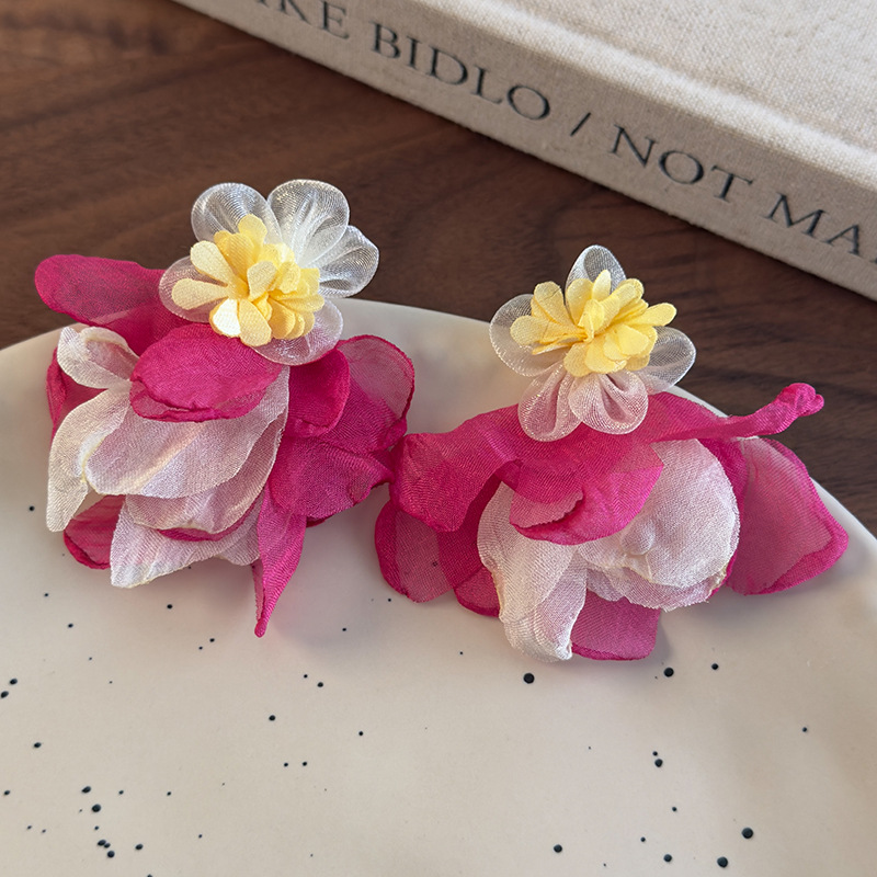 أقراط زهور تول وردية