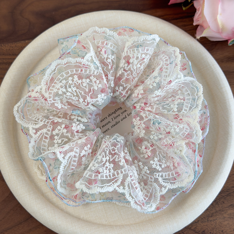 Scrunchies z Koronkowym Wykończeniem Kwiatowym