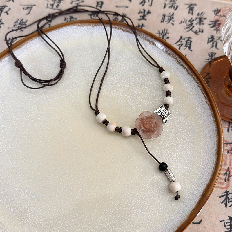 Намисто з бісерним метеликом