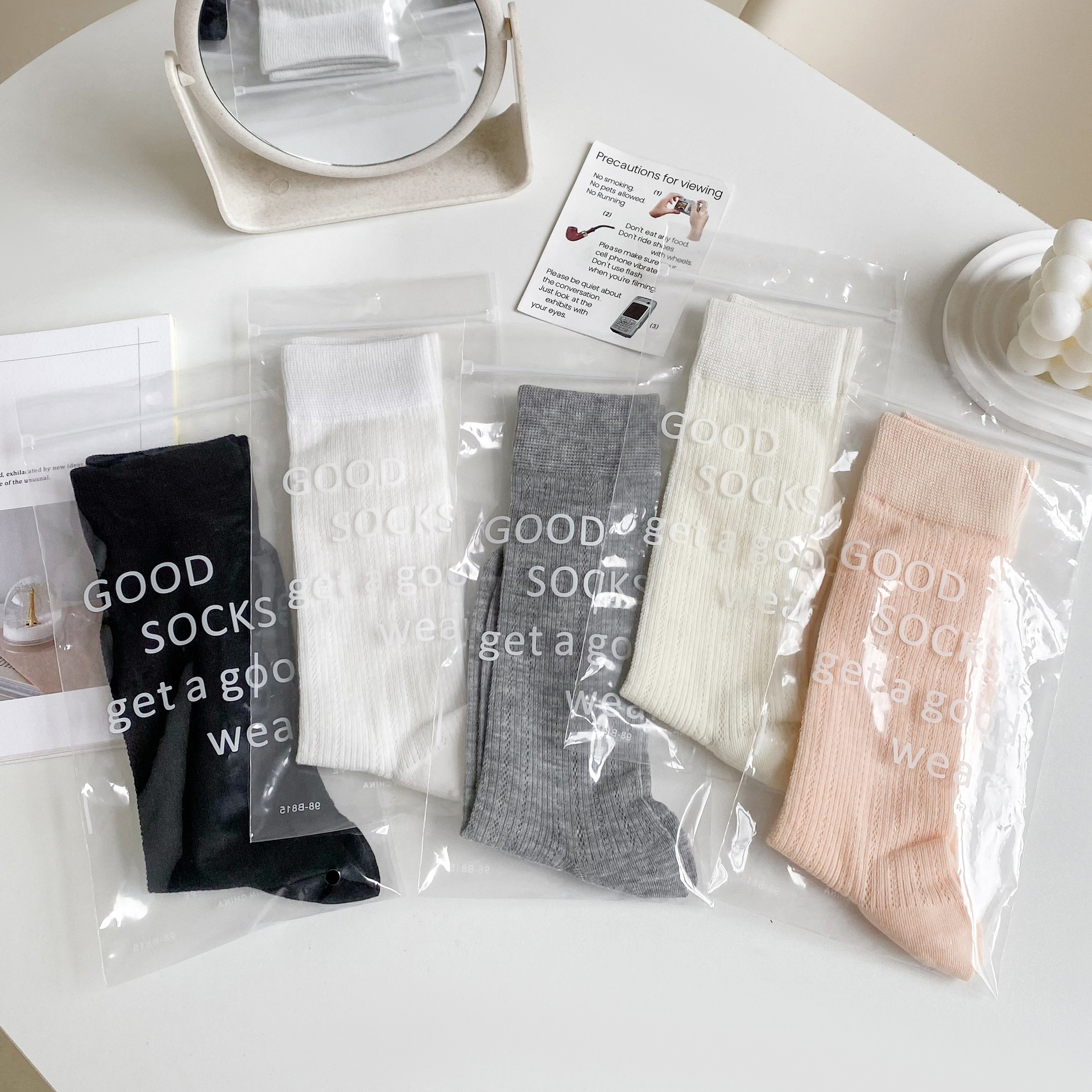 Meias Femininas de Malha Leve