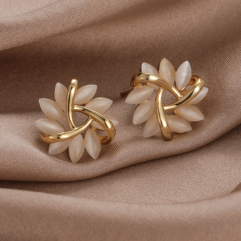 미니멀리스트 기하학적 삼각형 캣츠아이 스터드 귀걸이