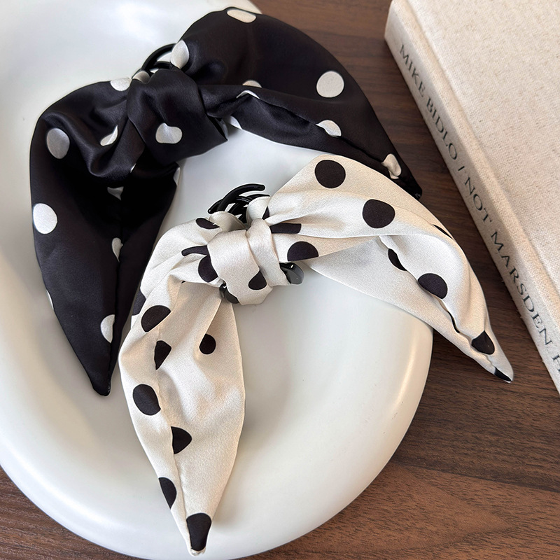 Grampo de Cabelo de Bolinhas com Laço