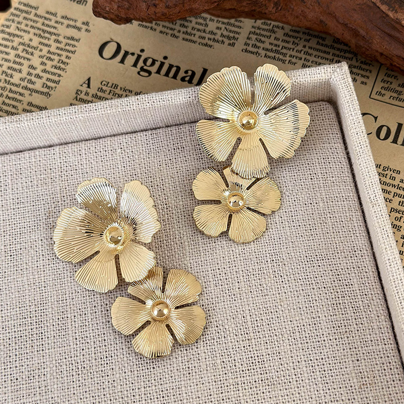 Orecchini a Fiori in Metallo