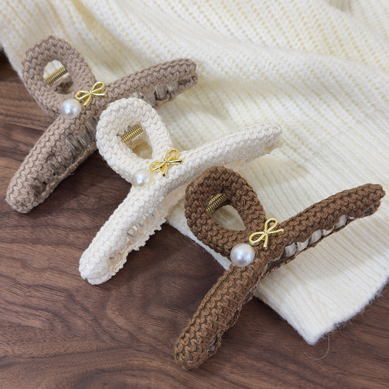 Zapinka do Włosów z Szydełkową Kokardą