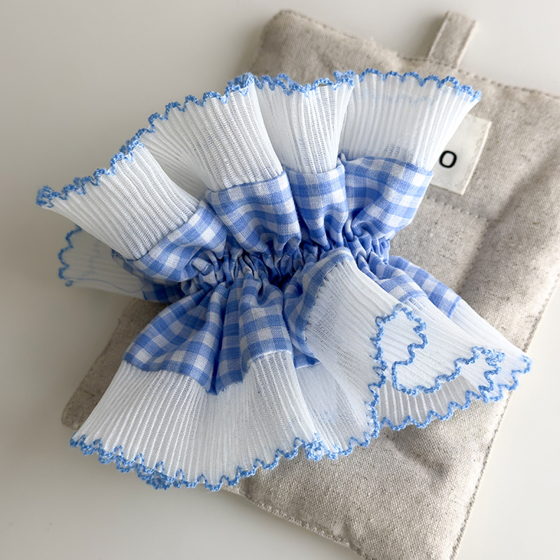 Blå rutig spets scrunchies