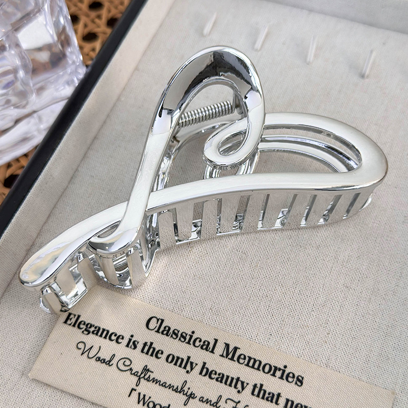 Agravă Metalică Argintie cu Inimă