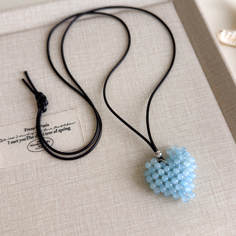 Блакитне намисто з мушлями та намистинами