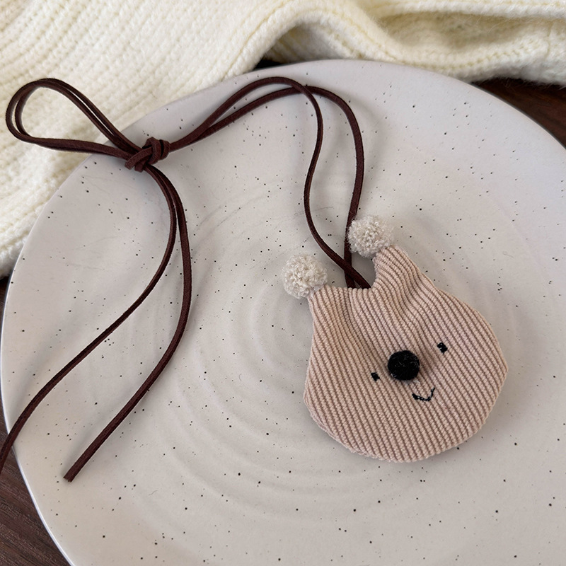 Намисто з кроликом з мультфільму